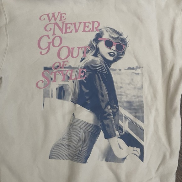 Taylor Swift Tops - Taylor Swift 1989 Album We Never Go Out Of Style Hoodie Size Large L